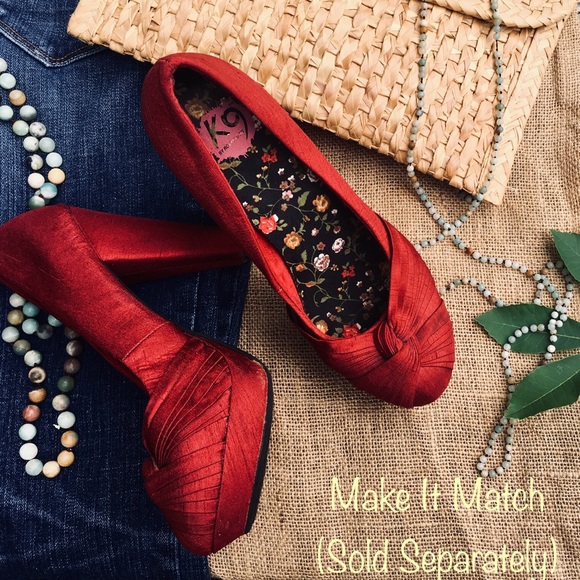 Moda International | Red and Black Floral Dress - Picture 4 of 4